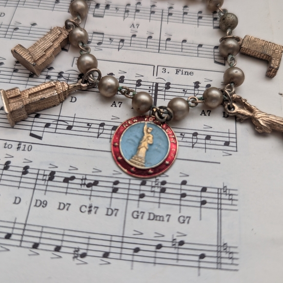 Vintage New York Charm Bracelet - Picture 3 of 10